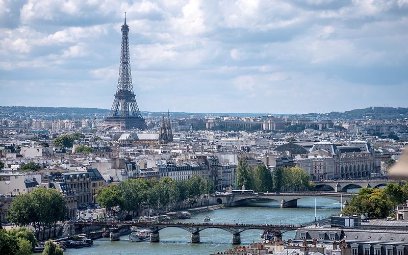 Skyline di Parigi con la Torre Eiffel